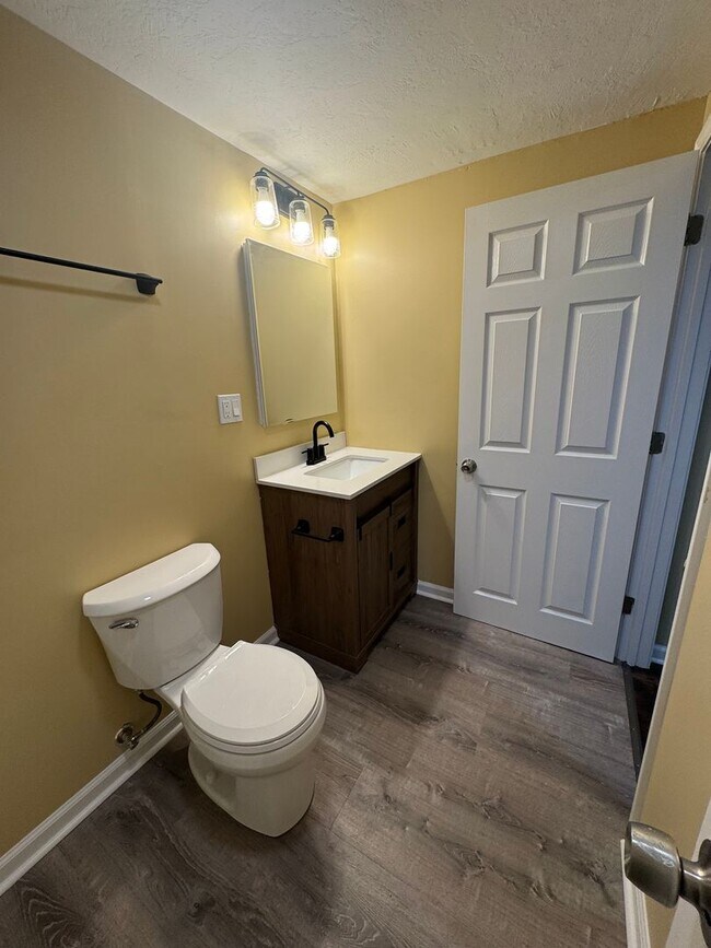 Building Photo - Beautifully Renovated 2 Bedroom, 2 Bathroom Home in the Heart of Martinez