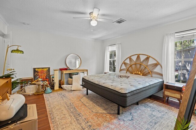 Building Photo - 114 Cedar St