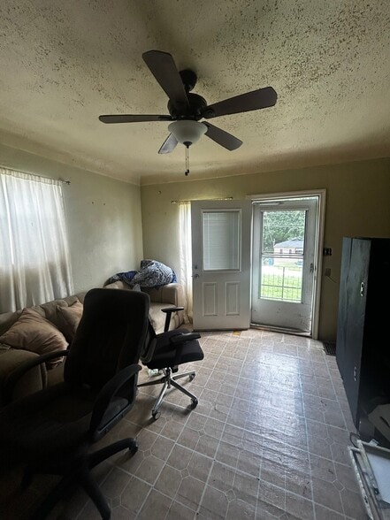 Building Photo - 127 Elkan Ave