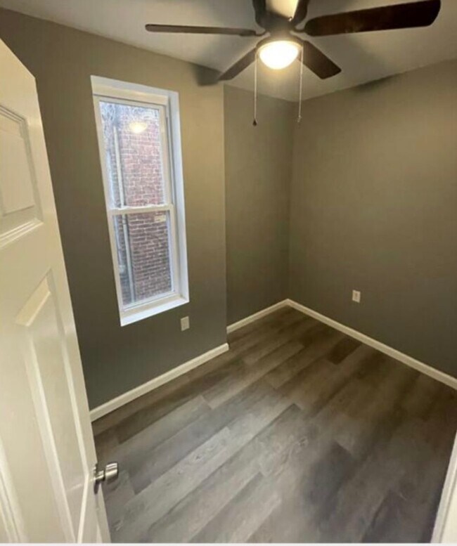 Building Photo - 1839 W North Ave