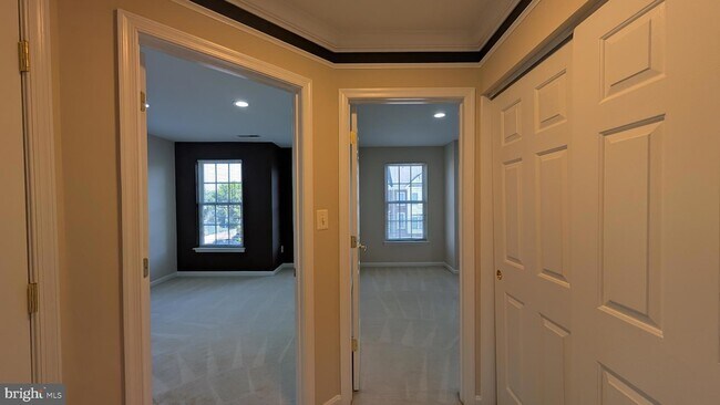 Building Photo - 42681 Rolling Rock Square