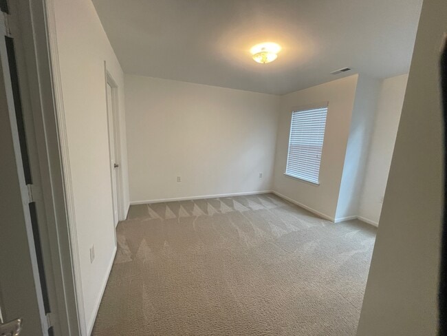 Building Photo - 1685 Halesworth Ln