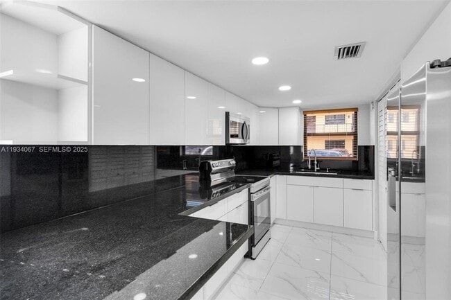 Building Photo - 5061 W 12th Ln