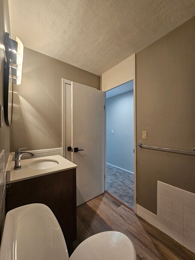 Building Photo - One Bedroom Midtown Condo