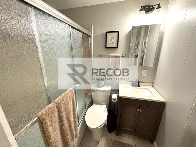 Building Photo - 3452 Lockwood Dr