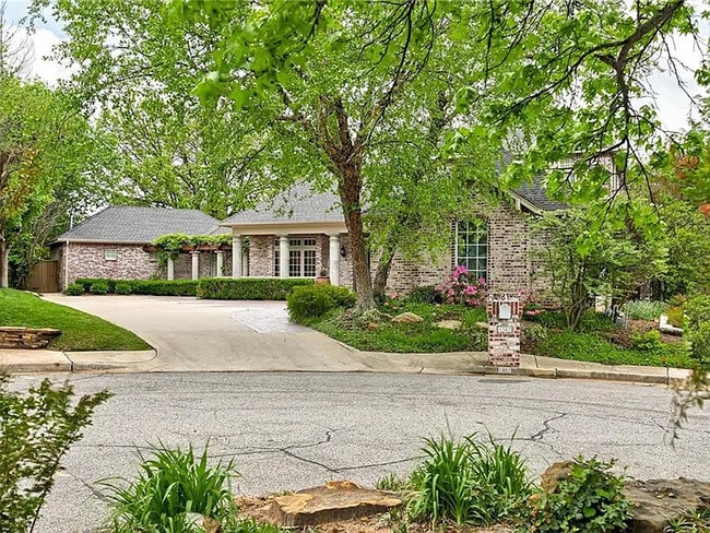 Building Photo - 1307 Brookside Dr