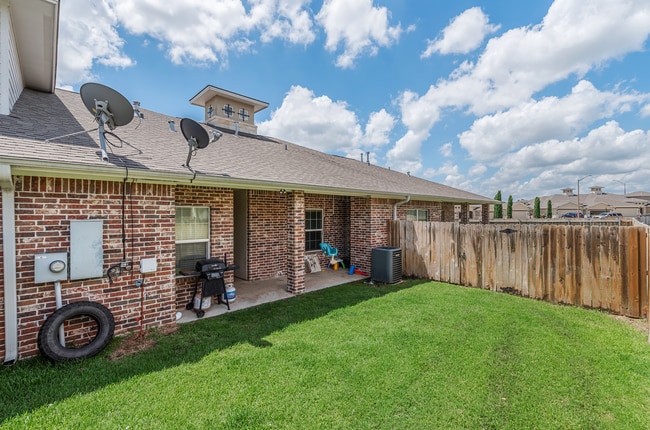 Building Photo - Available July 2026! 3/3.5 Mediterranean S...