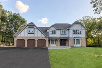 Building Photo - 71 Crestview Dr