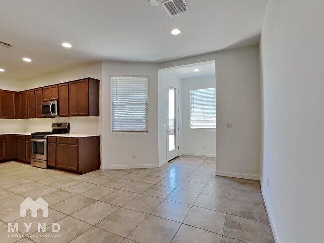 Building Photo - 17027 W Echo Ln