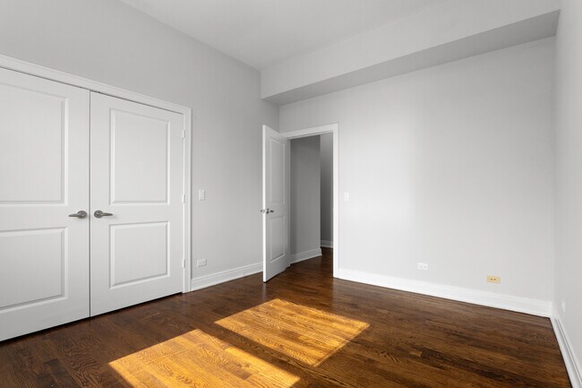 Building Photo - 1412 W Morse Ave