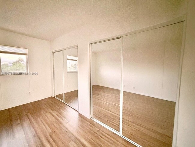 Building Photo - 1400 NE 54th St