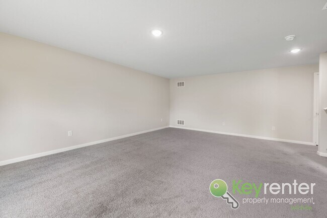 Building Photo - NOVEMBER FREE RENT!! 5 Bedroom 3 Bath Home close to schools and shopping!