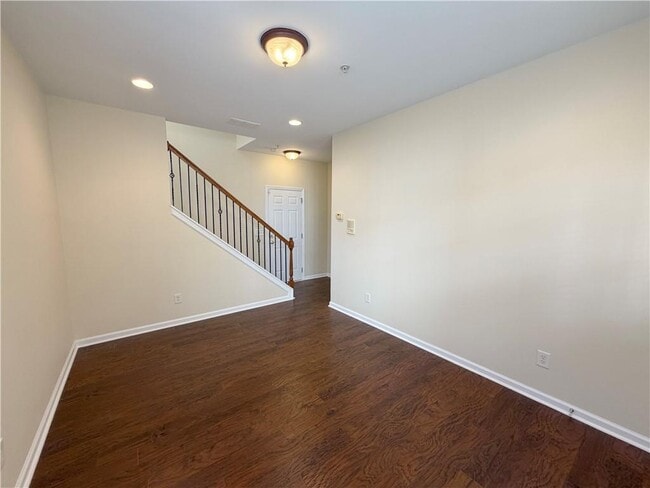 Building Photo - 4680 Creekside Villas Way