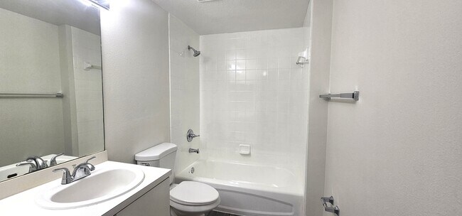 Building Photo - 521 Villa Del Sol Cir
