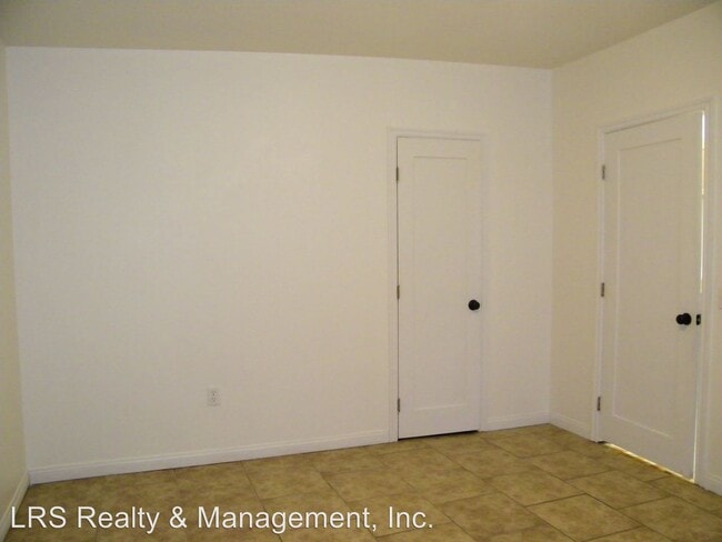 Building Photo - 743-749 Wright Rd