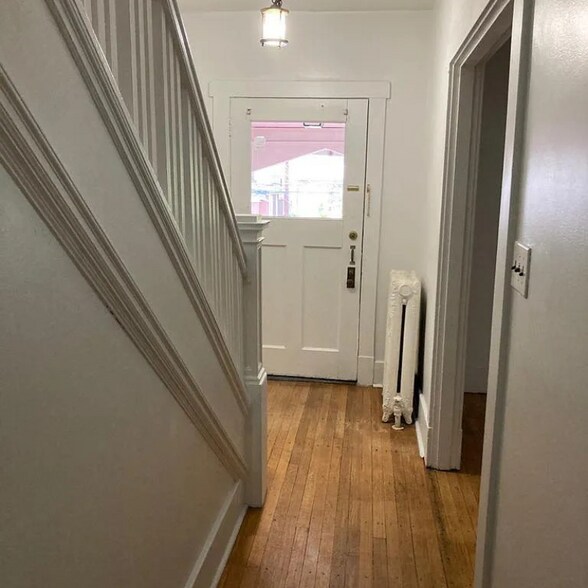 Primary Photo - 5846 Douglas St