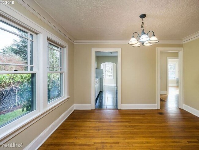 Building Photo - 3 br, 2 bath House - 7130 SW Canyon Drive