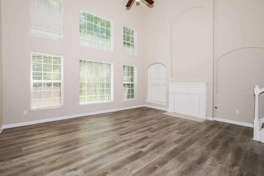 Building Photo - 3996 Yosemite Park Ln