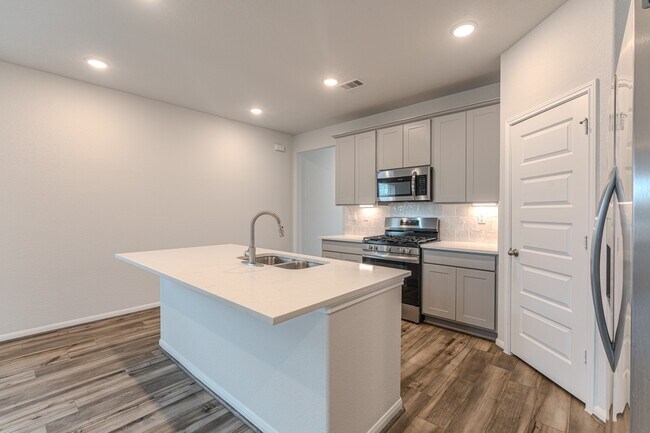 Building Photo - 100 Ashe Juniper Wy