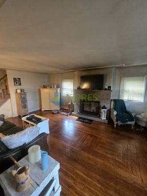 Building Photo - Spacious 2-story house 4-Bedroom house
