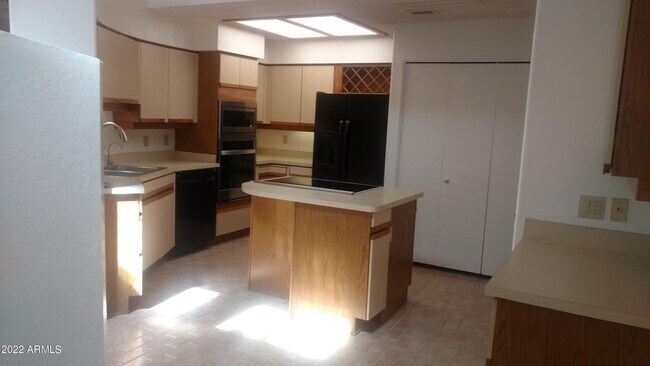 14. Kitchen Island - 33 W Missouri Ave