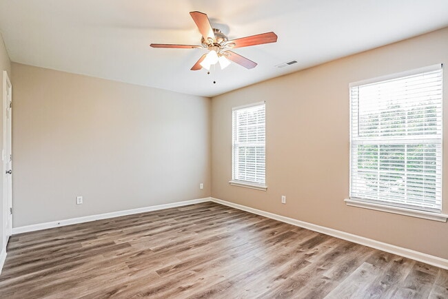 Building Photo - 676 Yorkshire Dr