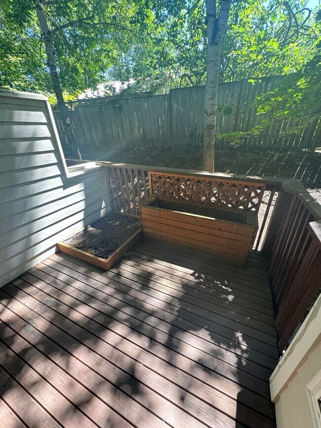 Building Photo - Stylish Townhouse, Luxury Amenities Throug...