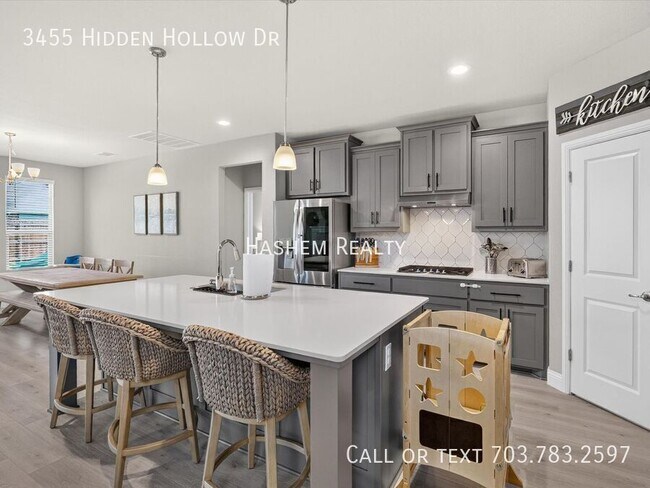 Building Photo - 3455 Hidden Holw Dr