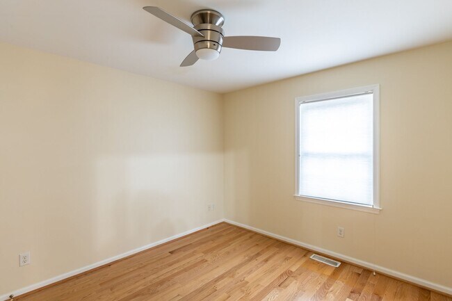 Building Photo - 158 Burnet St