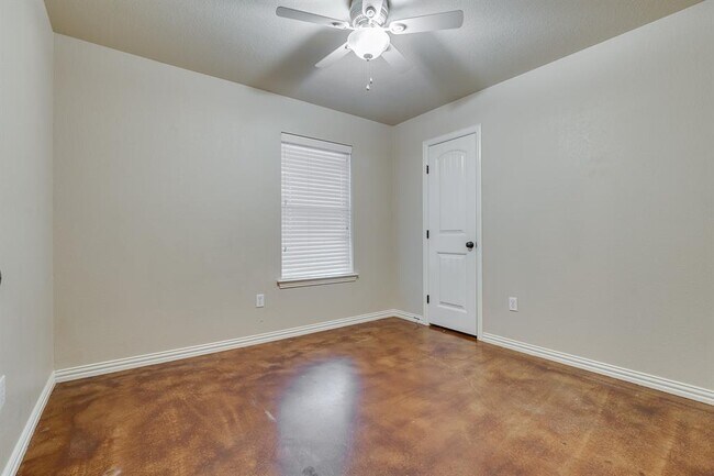 Building Photo - 102 Jolin Ln