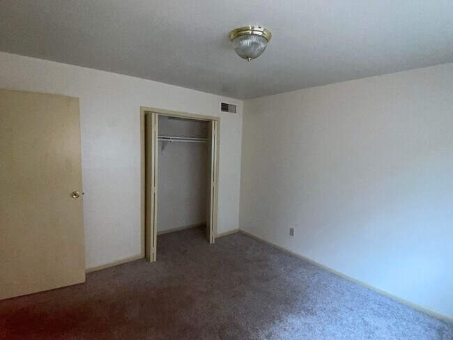 Building Photo - 4 Bedroom For Rent! $500 off the First month if you apply NOW!