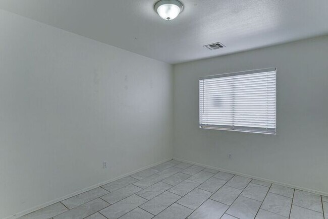 Building Photo - COMING SOON! Spacious 3 Bed 2 Bath home in the Estrella Neighborhood