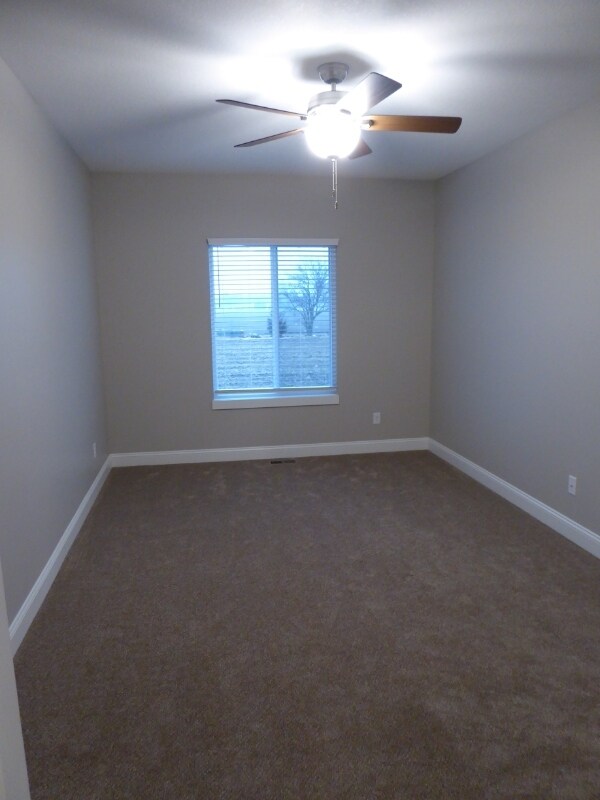 Building Photo - 2202 E Village Estates Dr