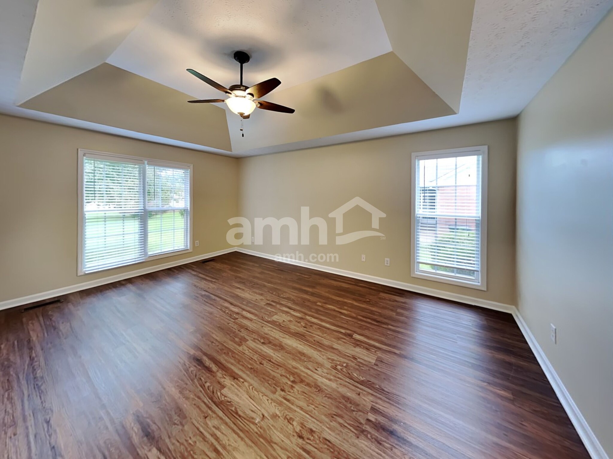 Building Photo - 1084 Pinehurst Dr