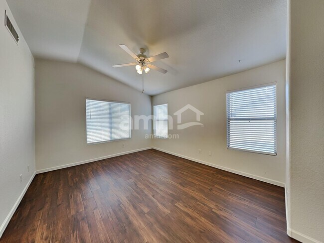Building Photo - 1272 W Lark Dr