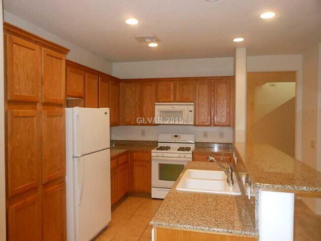 Building Photo - 65 Sertata Ct