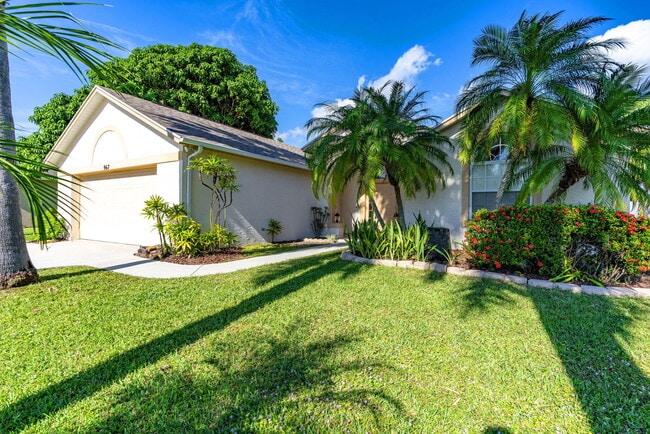 Building Photo - 967 SE Browning Ave