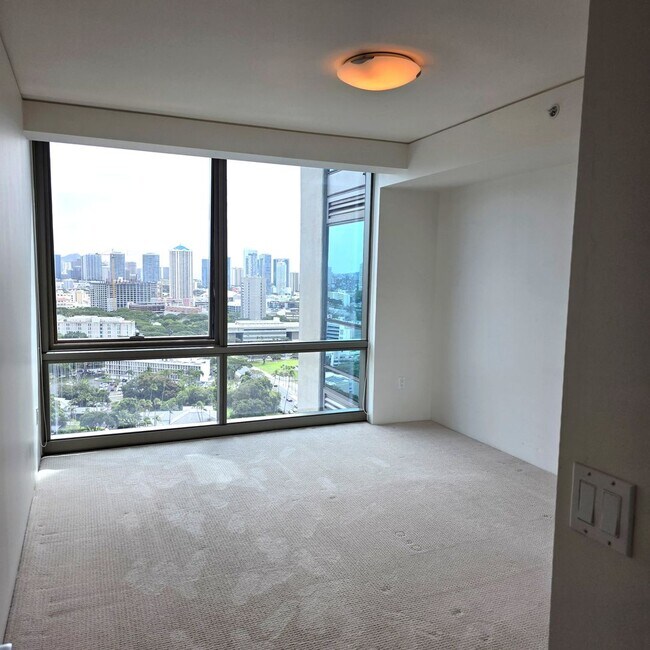 Building Photo - Capital Place One Bedroom Condo