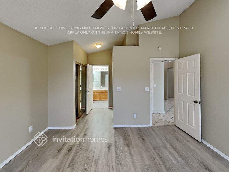 Building Photo - 1055 W Sunward Dr