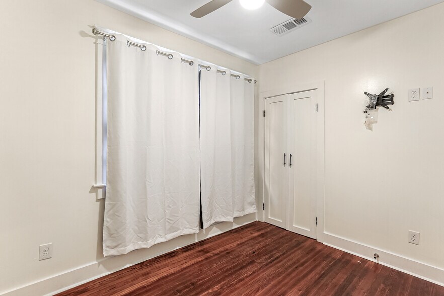 Building Photo - 7737 S Claiborne Ave