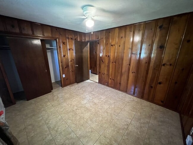 Building Photo - Charming 2 Bedroom Duplex on Sunshine Rd