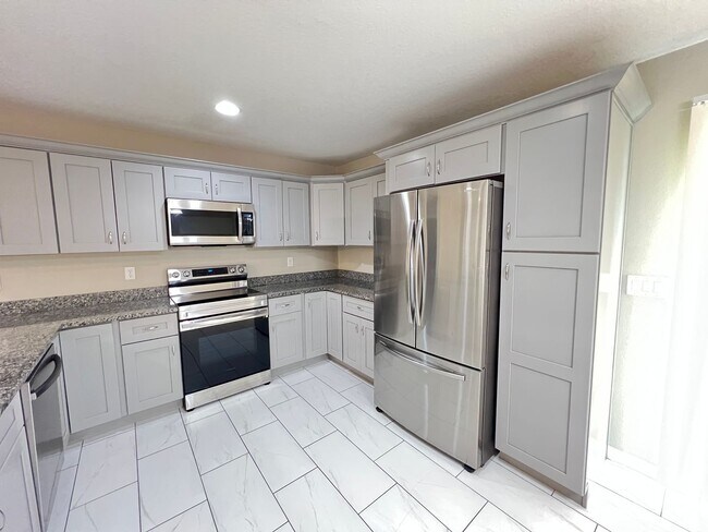 Building Photo - INCREDIBLE 3 Bedroom, 2 Bathroom Home In Ocklawaha!!