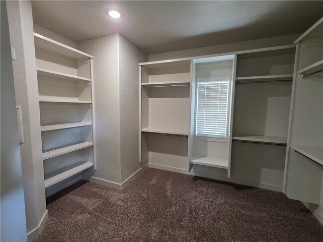 Building Photo - 2905 SW Satinwood Cove