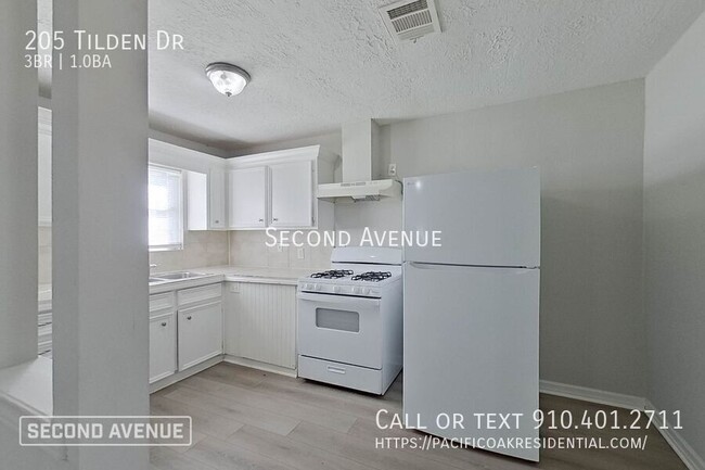 Building Photo - LIMITED TIME: $750 off second month’s rent...