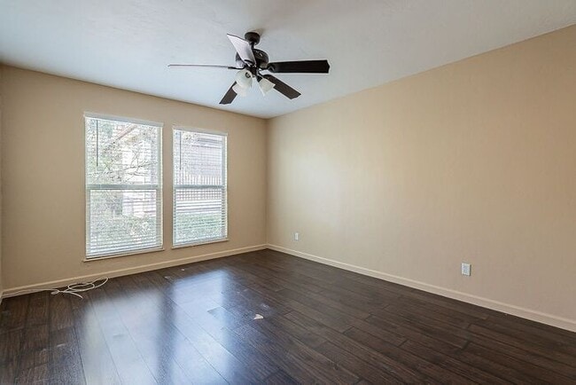 Building Photo - Spacious Upper-Level Retreat Minutes from TMC & St. Joseph’s