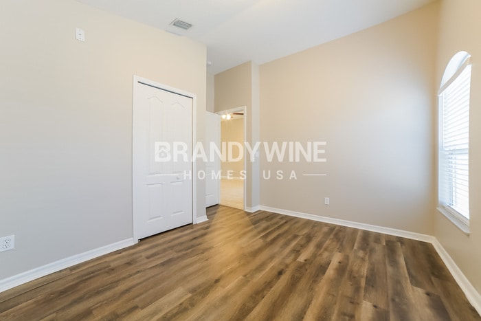 Building Photo - 1427 Lake Shore Ranch Dr