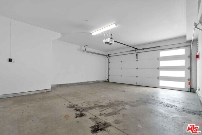 Building Photo - 6006 Klump Ave