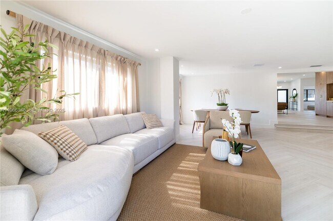 Building Photo - 1420 SW 17th St