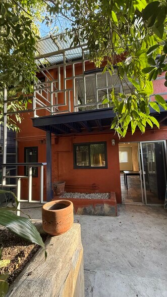 Private patio - 1320 Mohawk St