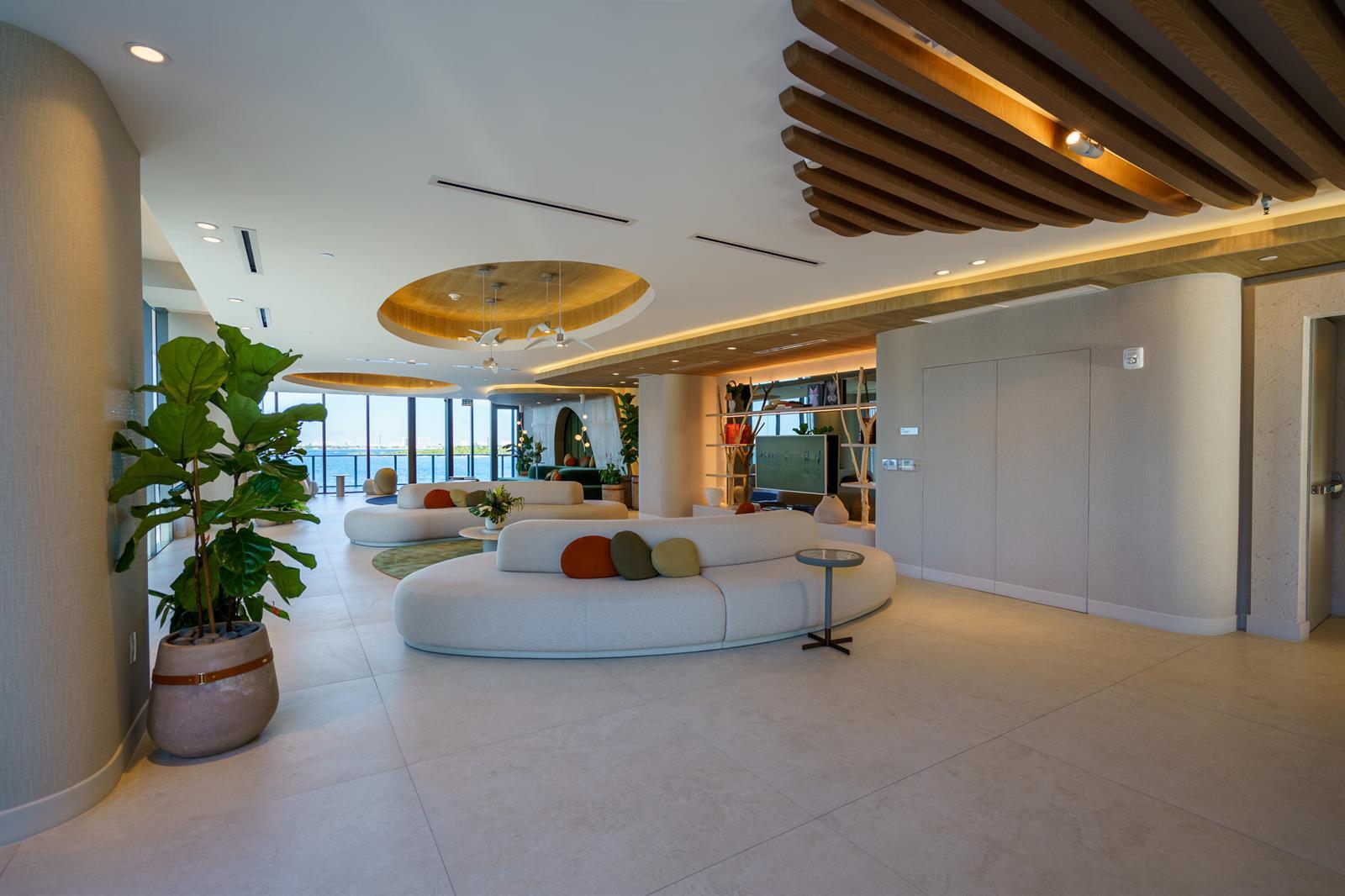 Building Photo - 700 NE 24th St